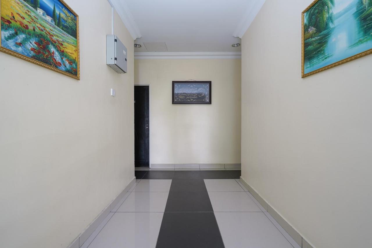 Oyo 90451 Bangi Moya Guesthouse Kültér fotó