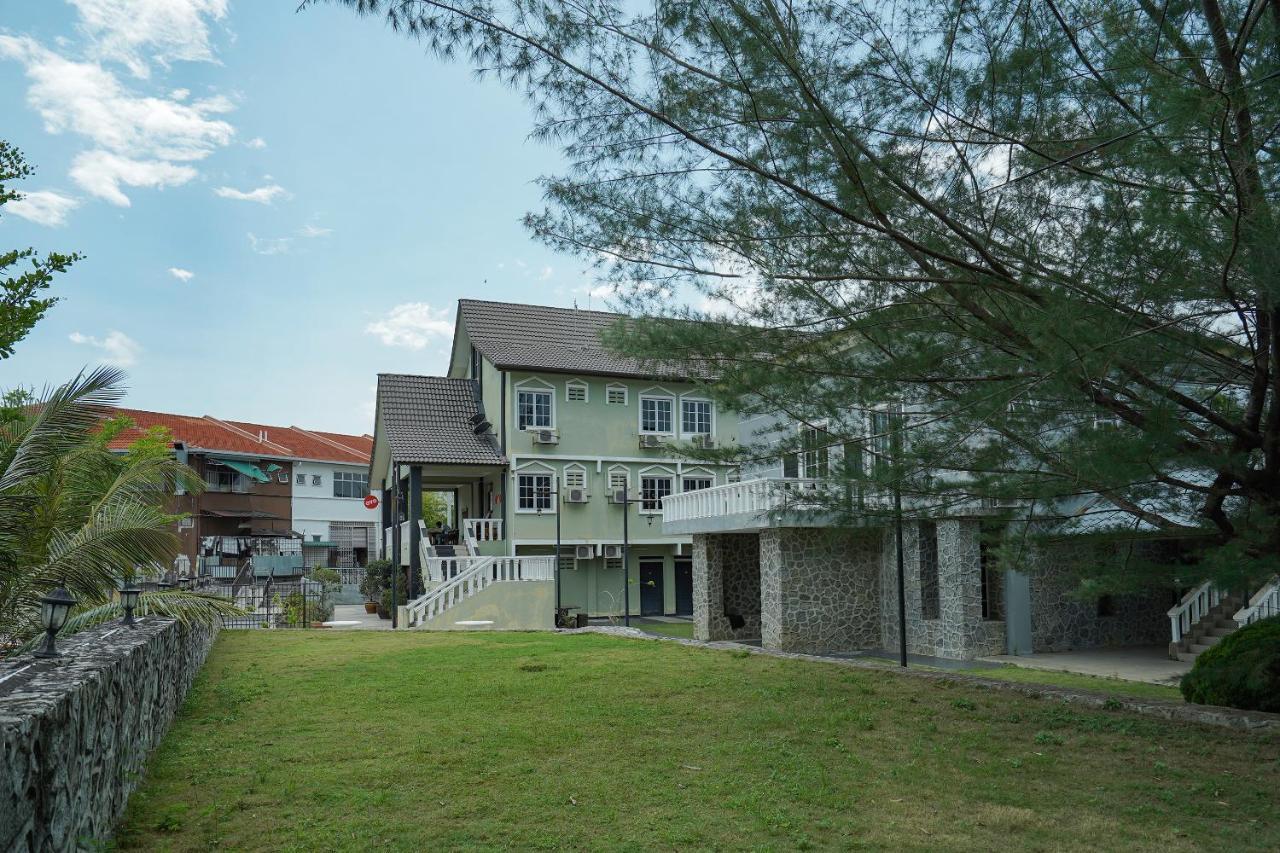 Oyo 90451 Bangi Moya Guesthouse Kültér fotó
