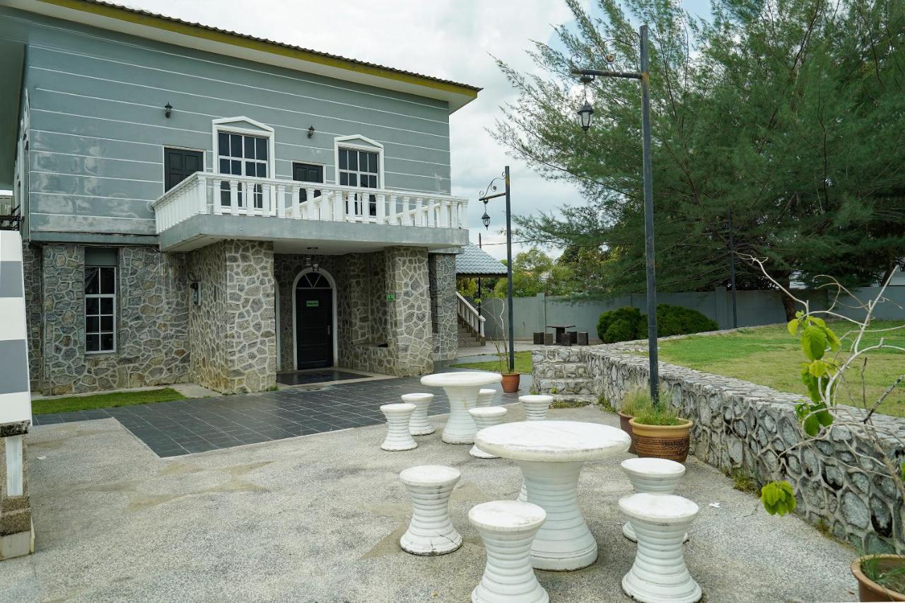 Oyo 90451 Bangi Moya Guesthouse Kültér fotó