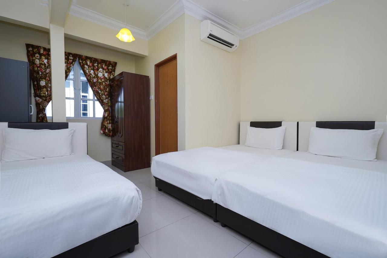 Oyo 90451 Bangi Moya Guesthouse Kültér fotó