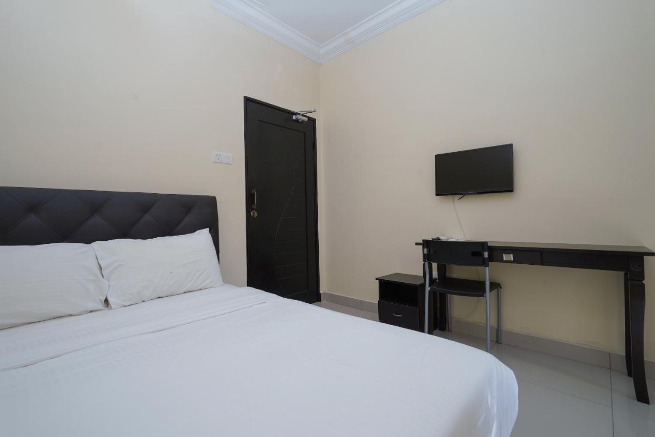 Oyo 90451 Bangi Moya Guesthouse Kültér fotó