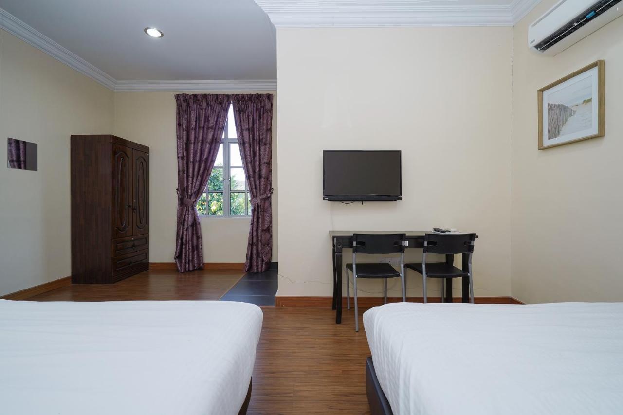 Oyo 90451 Bangi Moya Guesthouse Kültér fotó