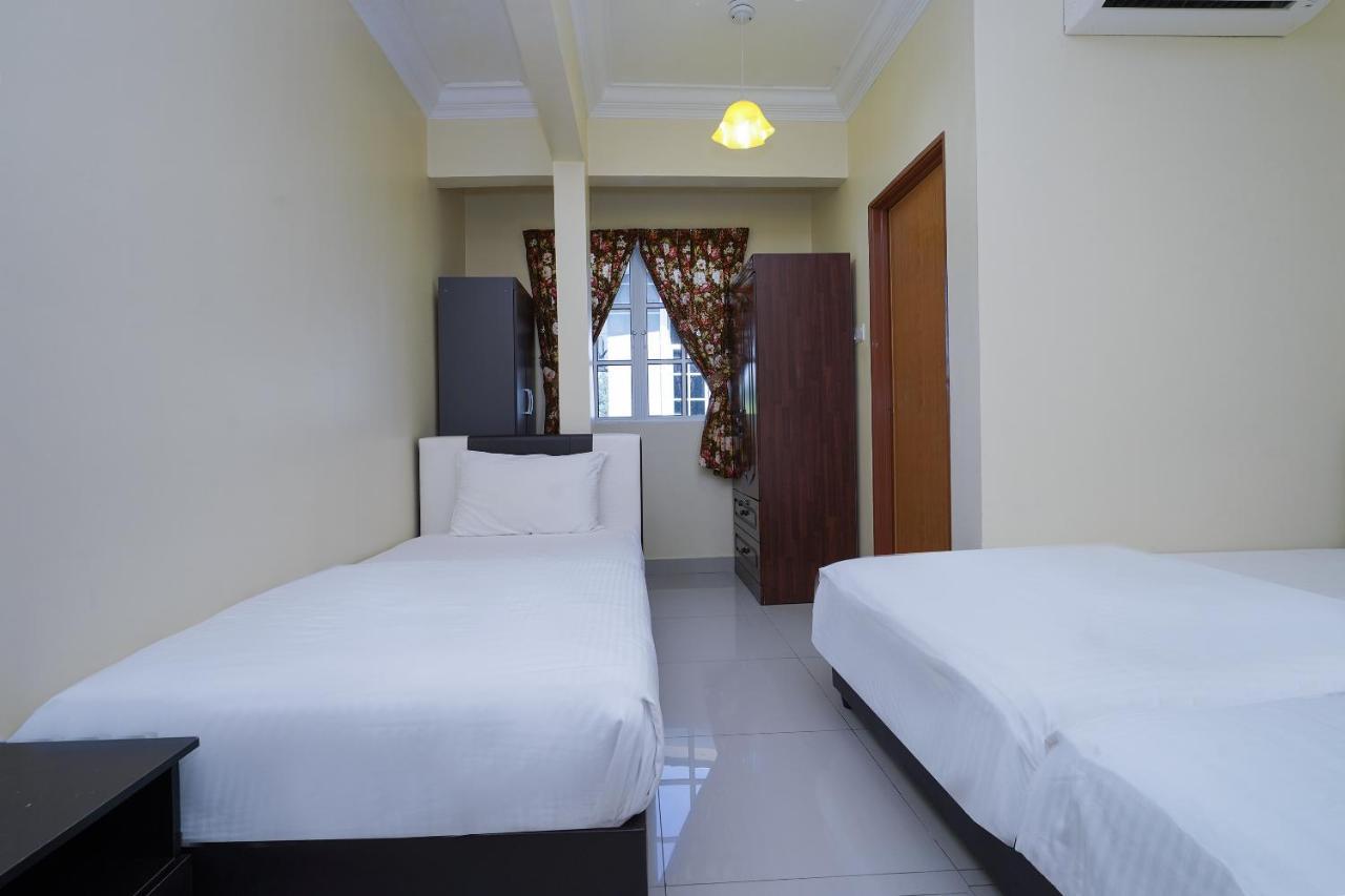 Oyo 90451 Bangi Moya Guesthouse Kültér fotó