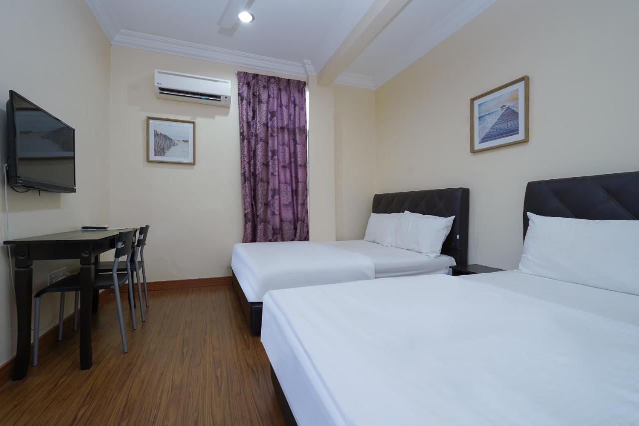 Oyo 90451 Bangi Moya Guesthouse Kültér fotó