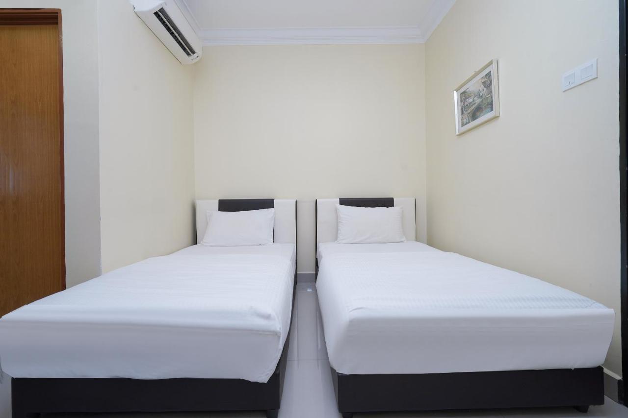 Oyo 90451 Bangi Moya Guesthouse Kültér fotó