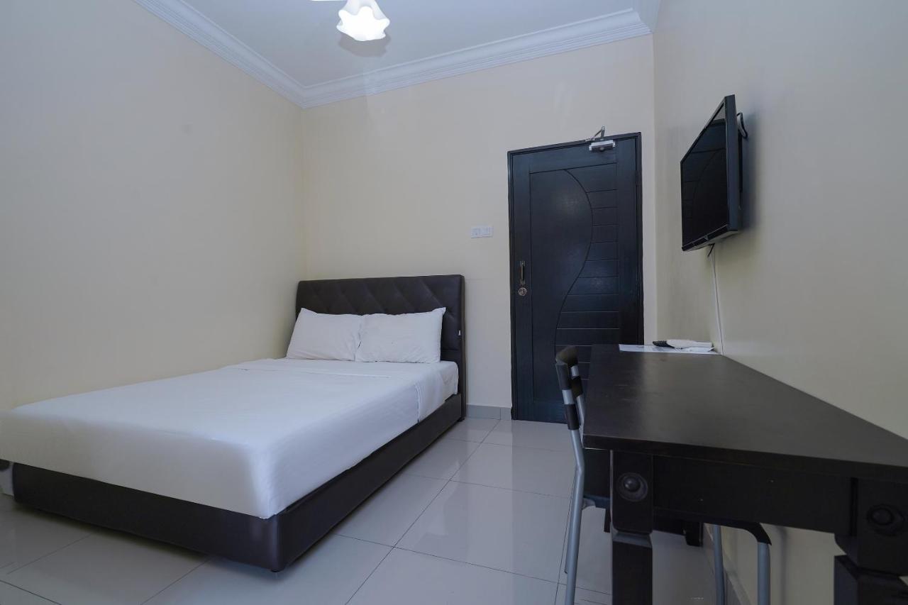 Oyo 90451 Bangi Moya Guesthouse Kültér fotó