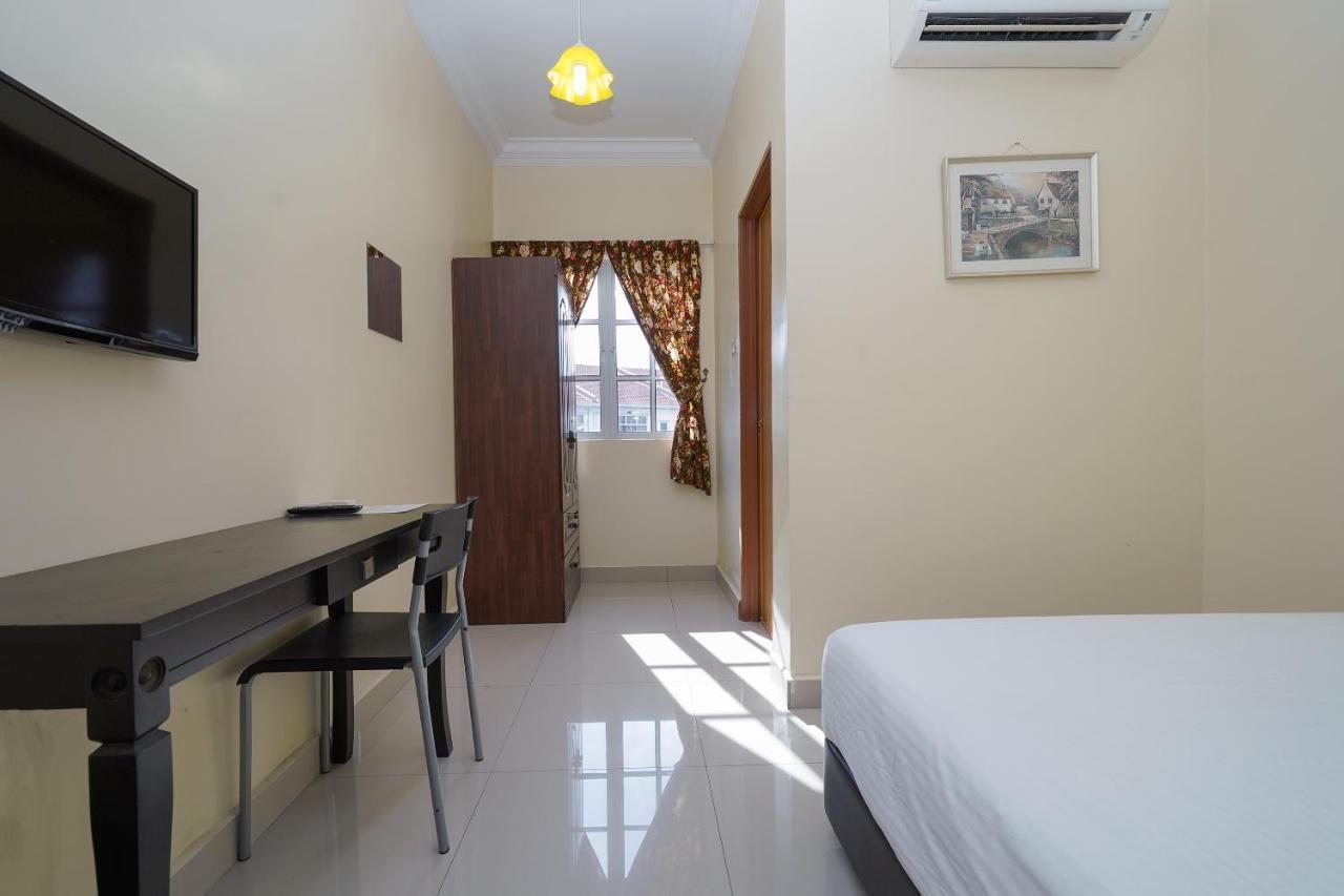 Oyo 90451 Bangi Moya Guesthouse Kültér fotó