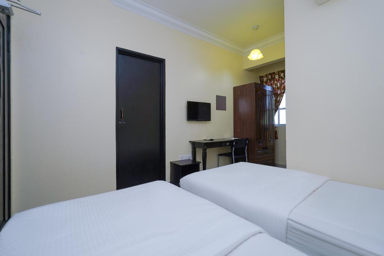 Oyo 90451 Bangi Moya Guesthouse Kültér fotó