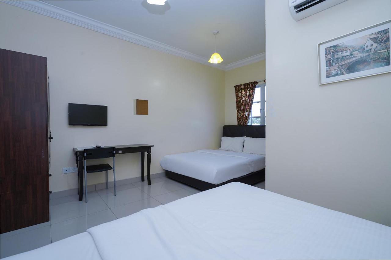 Oyo 90451 Bangi Moya Guesthouse Kültér fotó